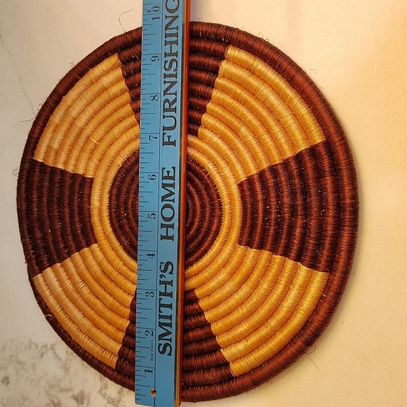 Woven Hotplate Trivit Brown And Beige 10" with Hanger For Use As Wall Decor - Picture 4 of 4
